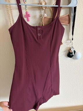 Edikted Ribbed Scoop Bodysuit in Burgundy
